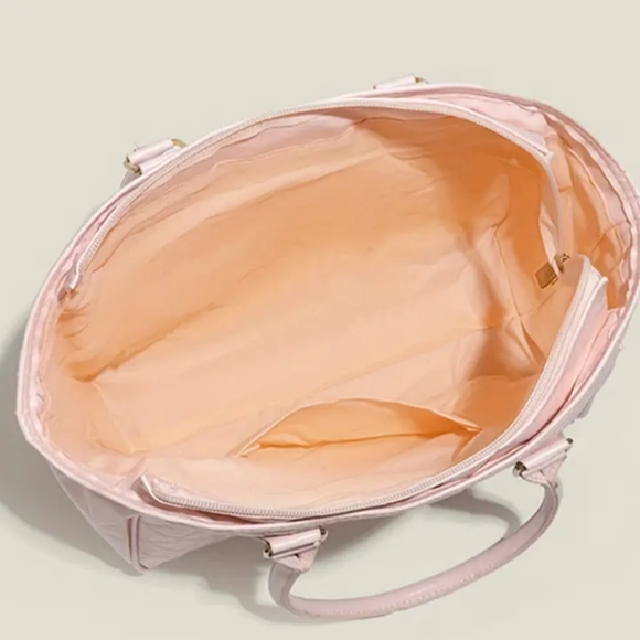 NEW Hello Kitty Butterly Barbiecore Pink Quilted Tote Bag - Picture 5 of 8